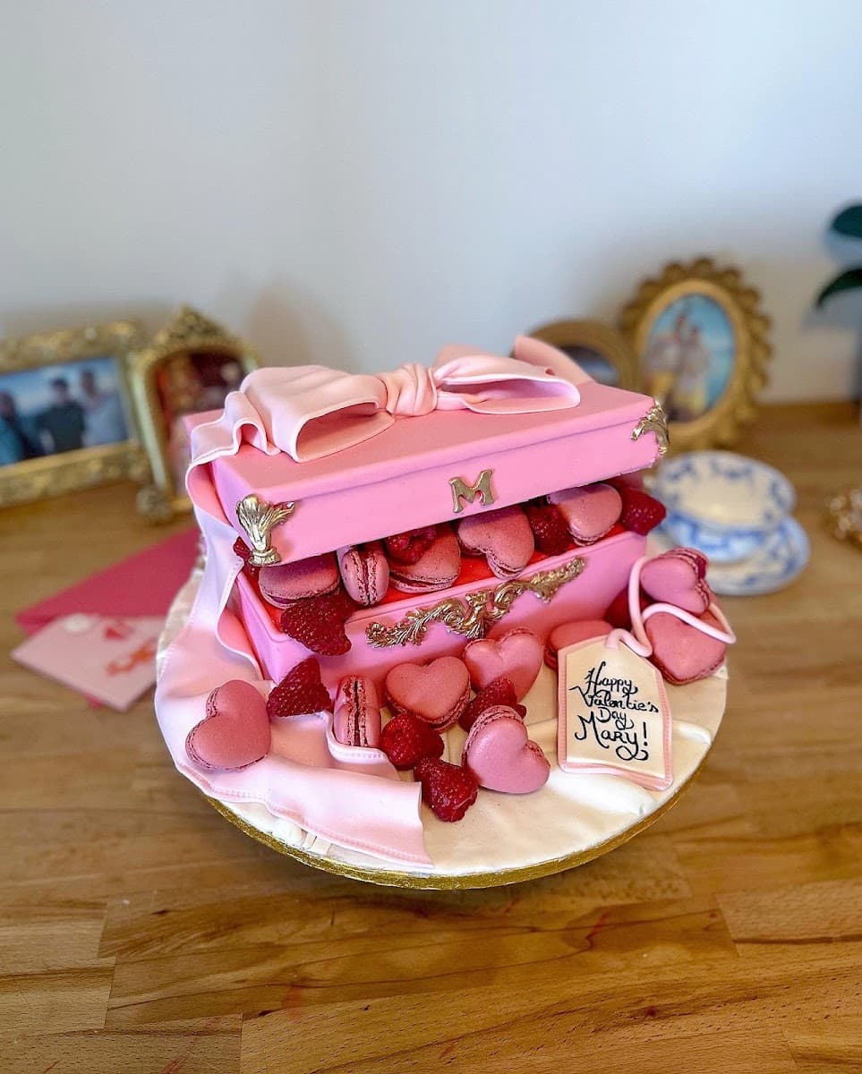 Wedding cake by Bonjour Cake AZ