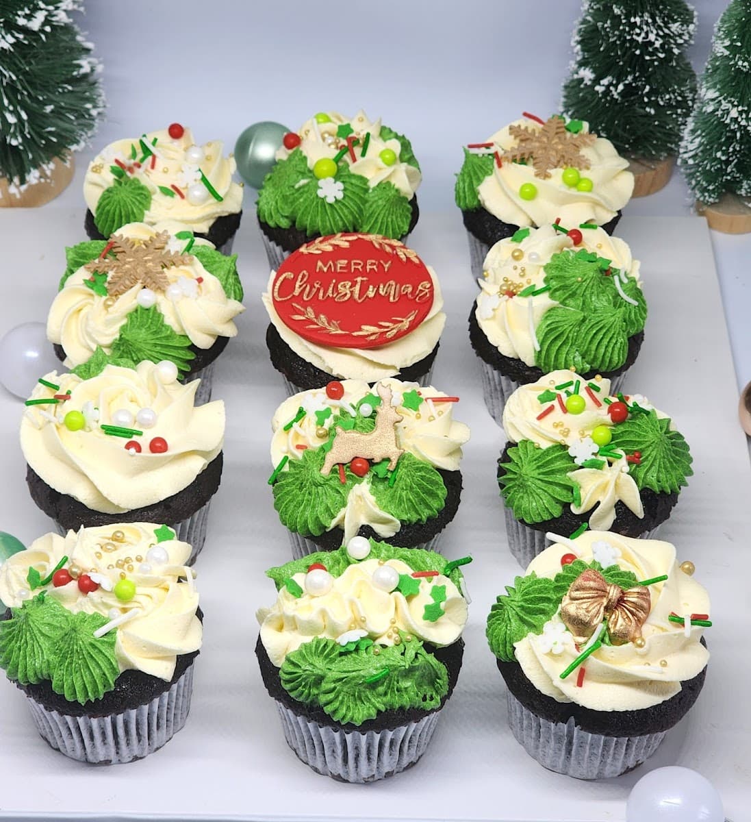 Wedding cake by Bake me a Cake Auckland NZ LTD