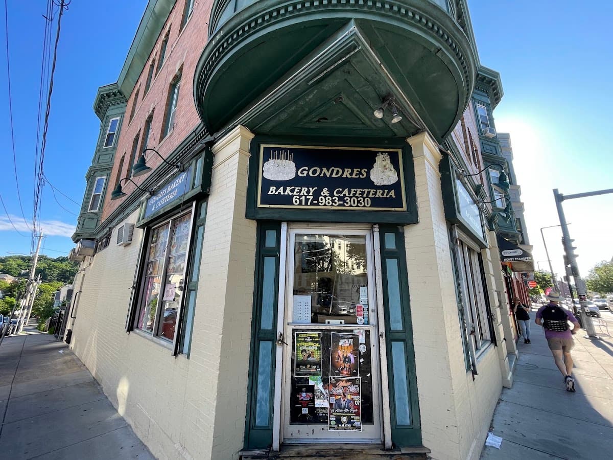 Wedding cake by Gondres Bakery