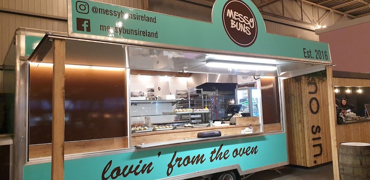 Wedding cake by Messy Buns