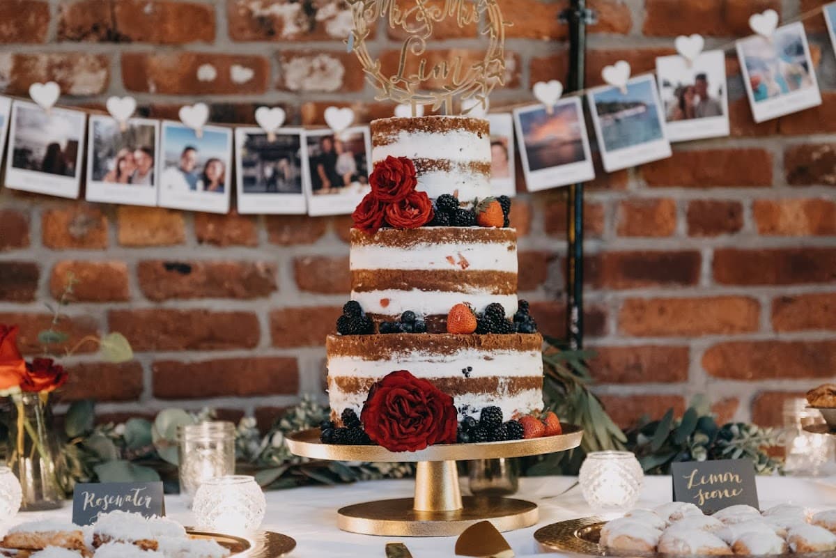 Wedding cake by Luckybird Cakes