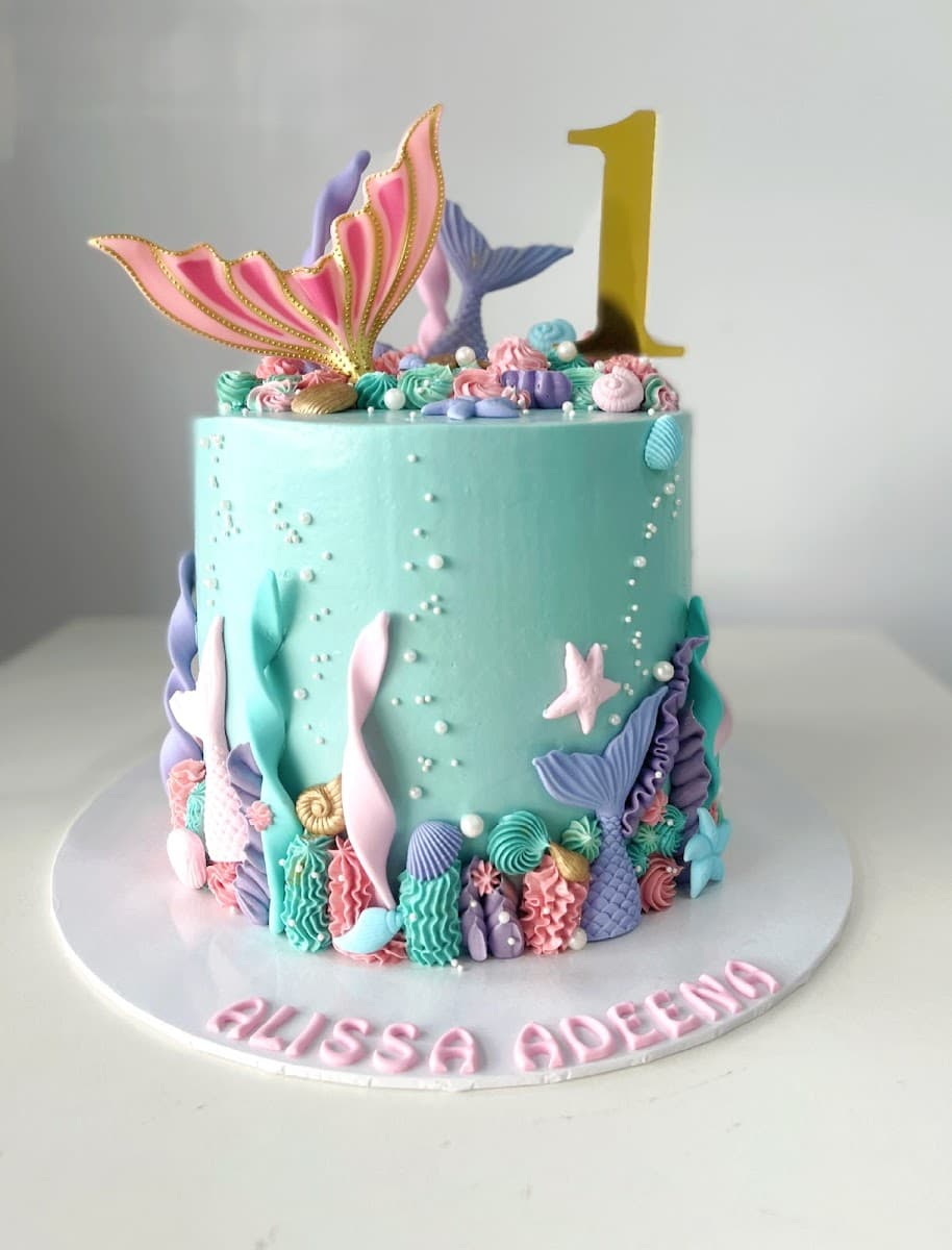 Wedding cake by Hemsy & Cakes Enterprise