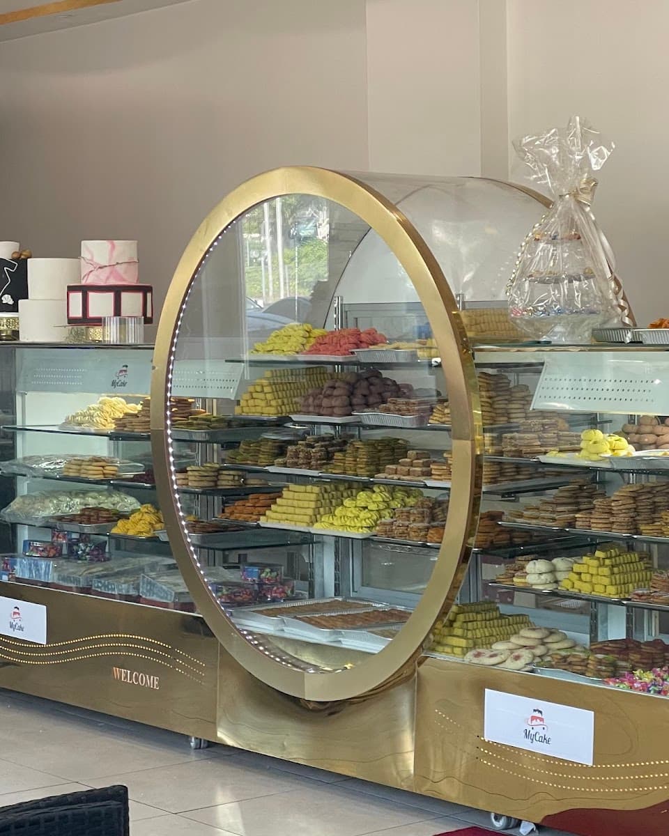 Wedding cake by Mycake