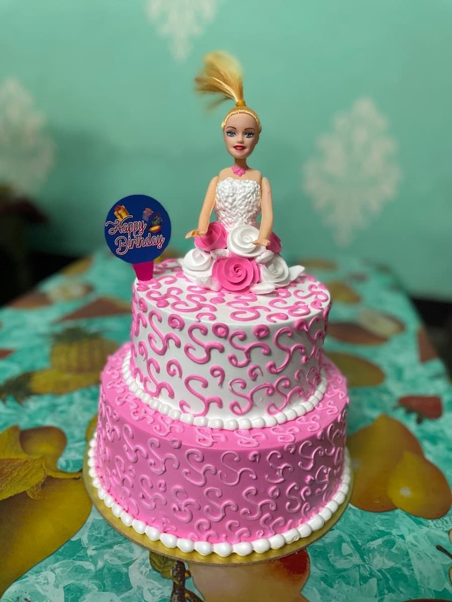 Wedding cake by Lucknow Cakes