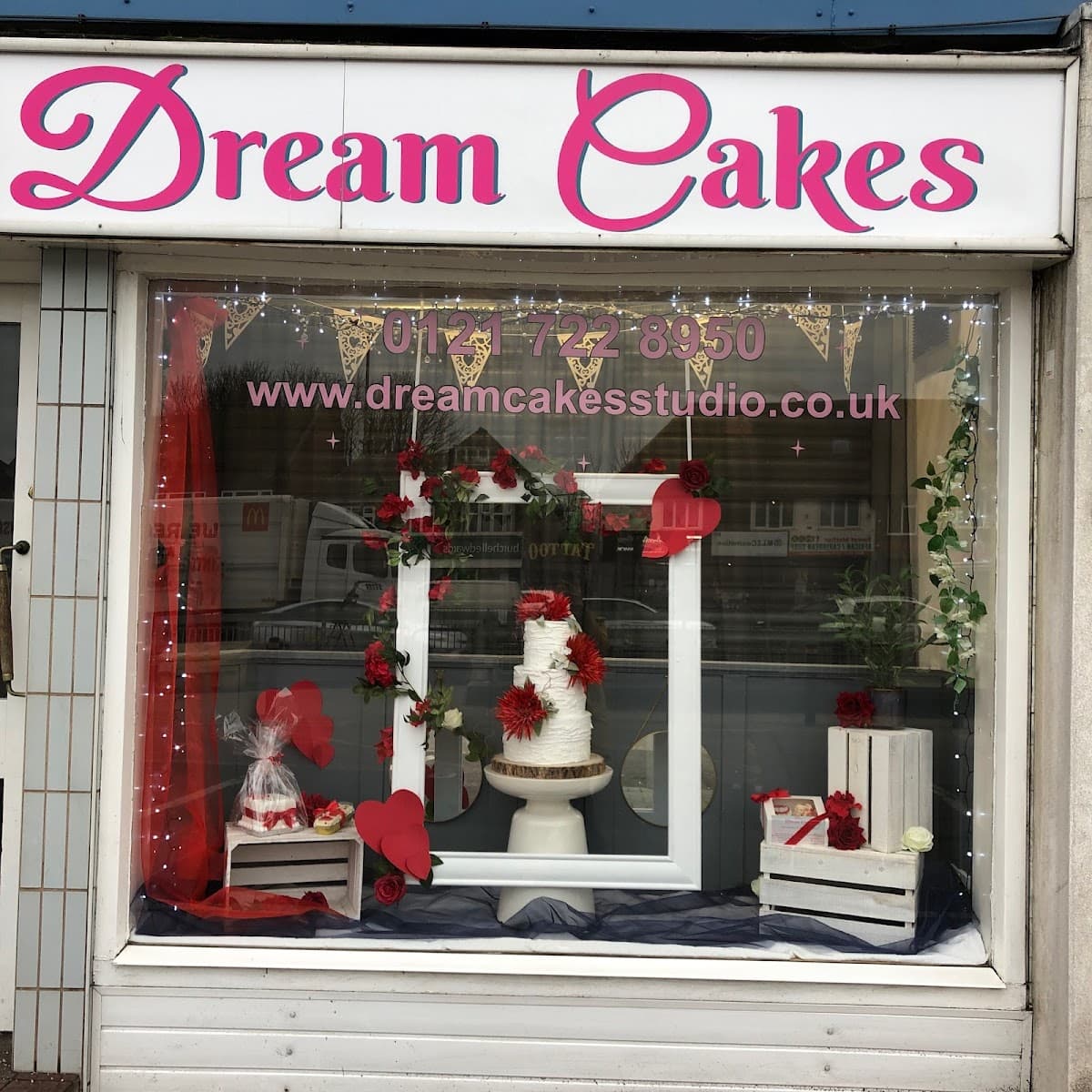 Wedding cake by Dream Cake Studio