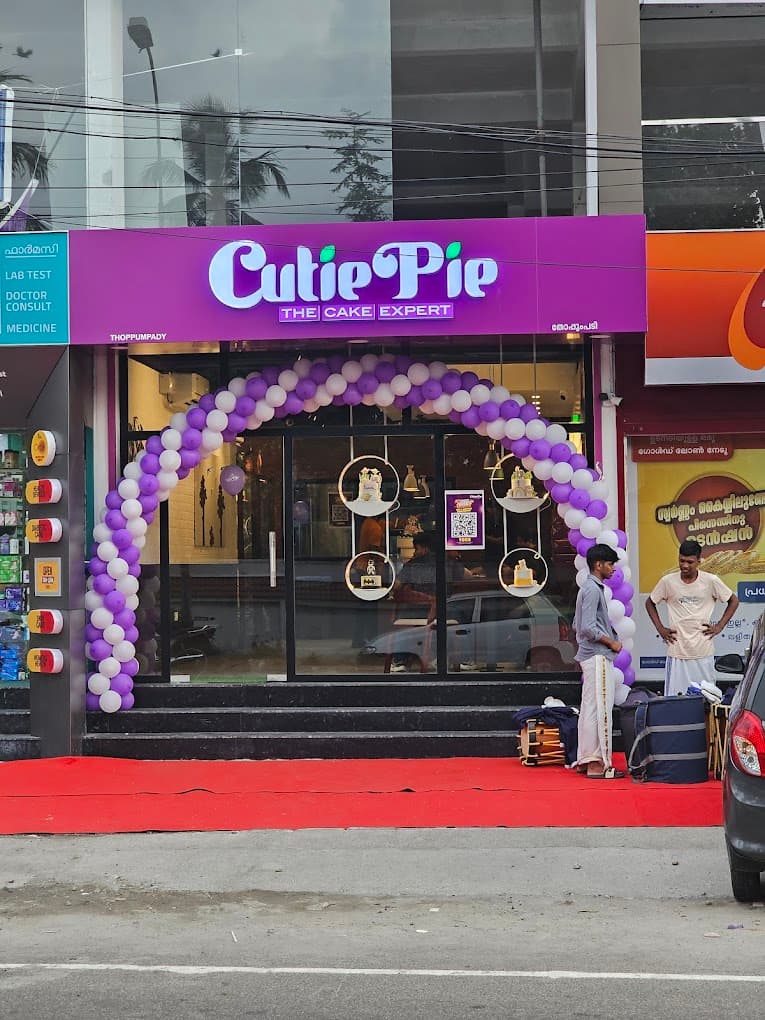 Wedding cake by Cutie Pie Cakes - Thoppumpady