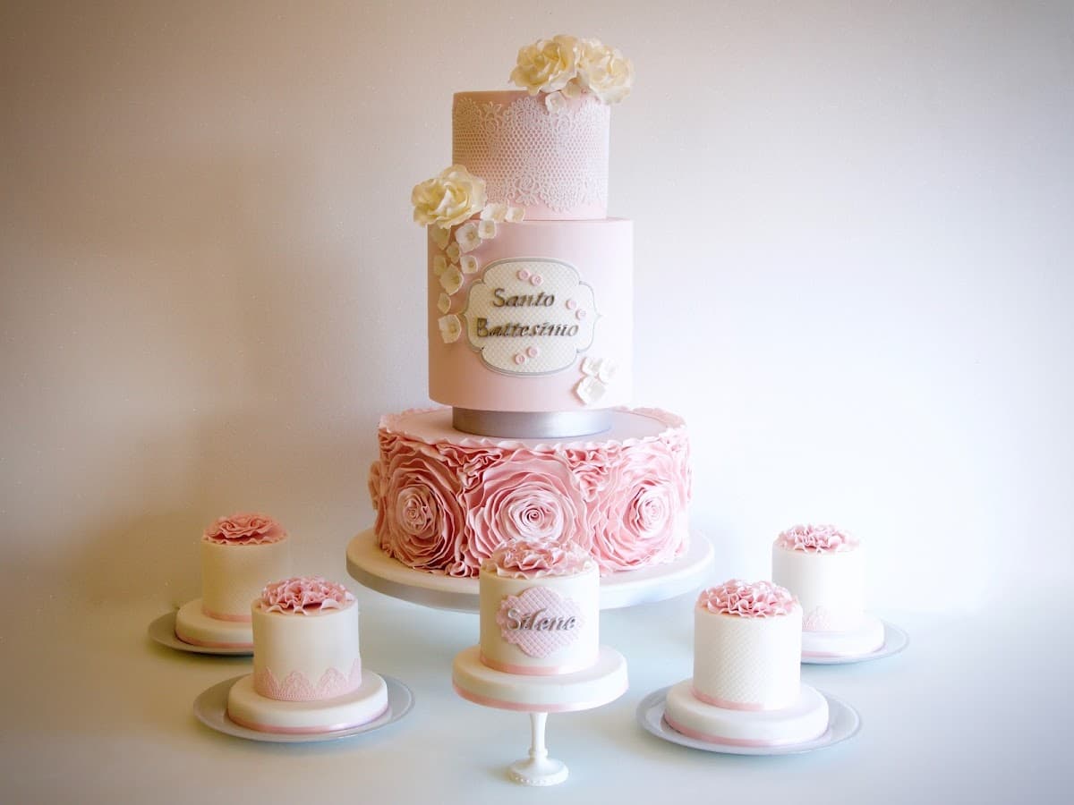 Wedding cake by Sweetly Cake Design Studio