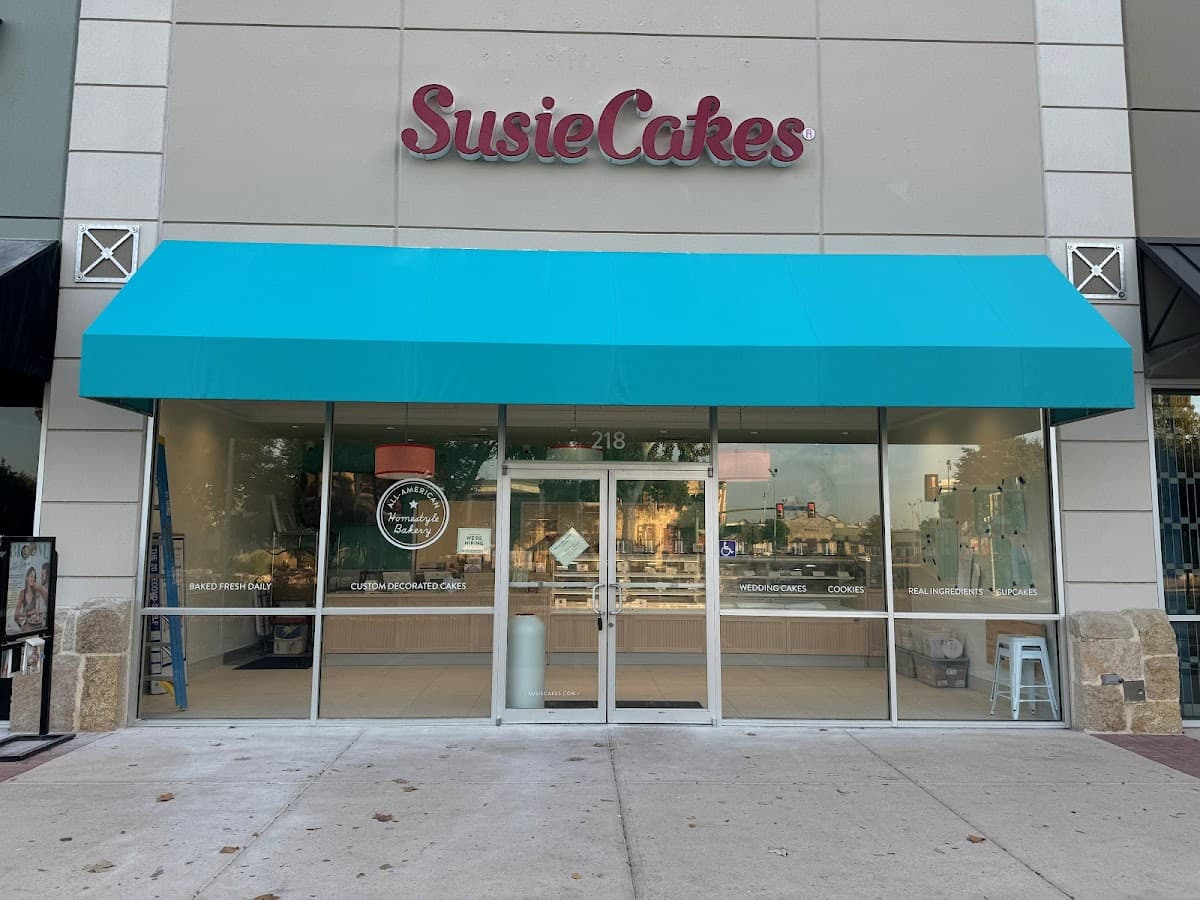 Wedding cake by SusieCakes - San Antonio Alamo Heights