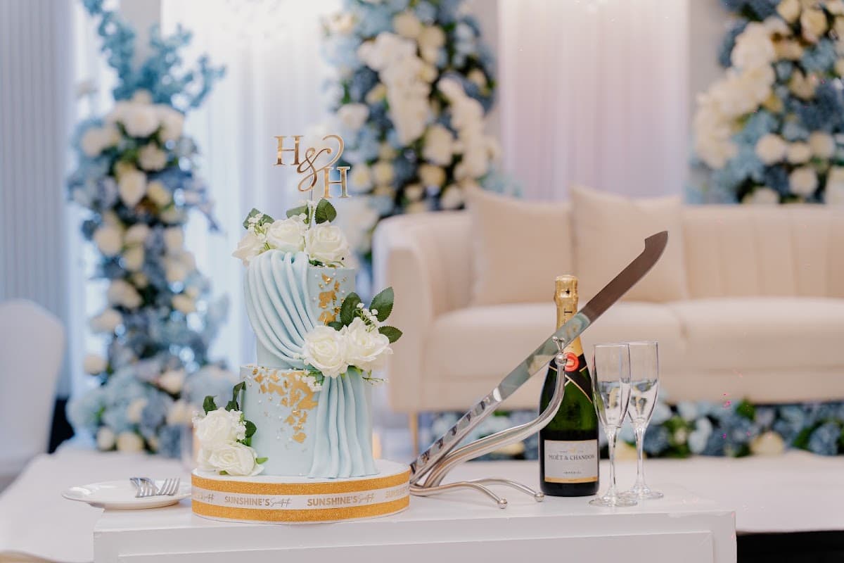 Wedding cake by Sunshine's Sweettooth in Dubai, AE