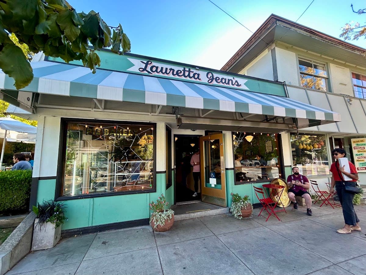 Wedding cake by Lauretta Jean's