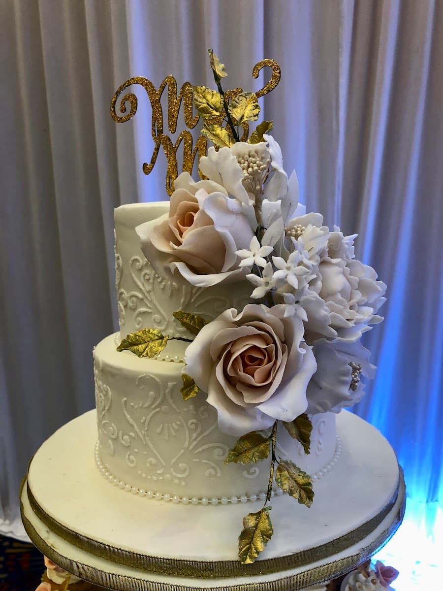 Wedding cake by SHAZZ CAKES