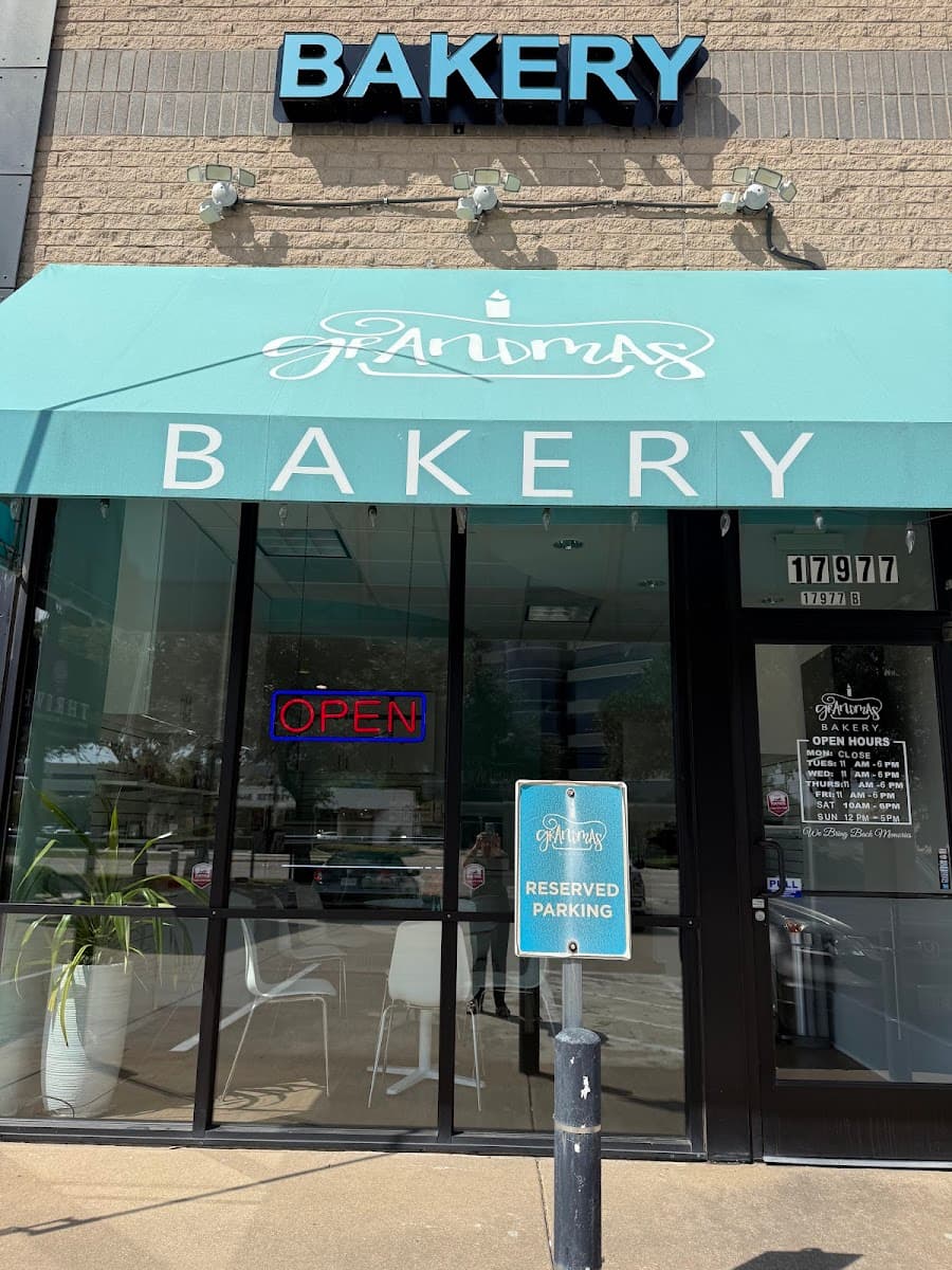 Wedding cake by Grandmas’ Bakery