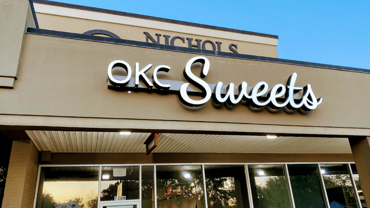 Wedding cake by OKC Sweets
