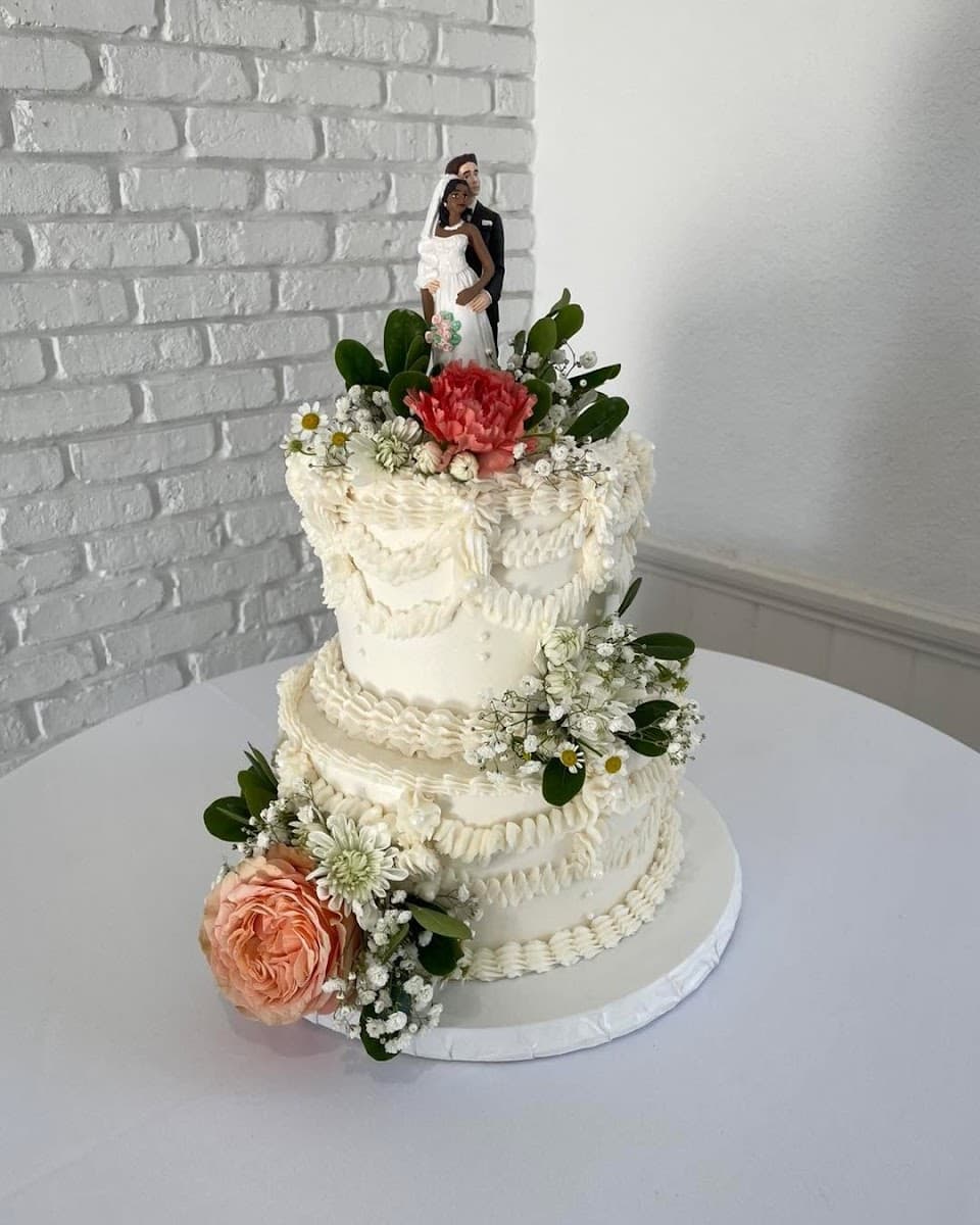 Wedding cake by Flour Power - Tina's Cakes & More