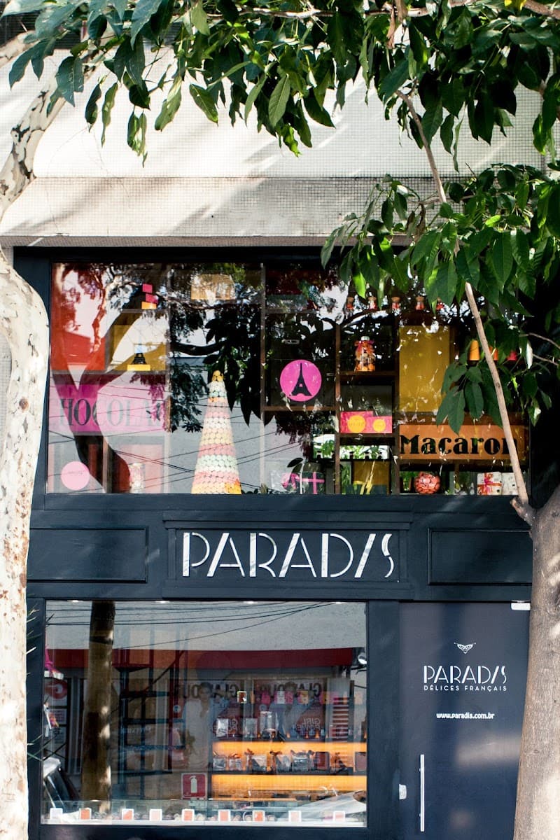 Wedding cake by Paradis Macarons