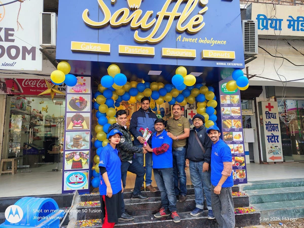 Wedding cake by Souffle Cake Shop Nirala Nagar Lucknow
