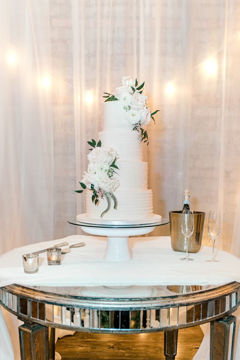 Wedding cake by You Need A Cake