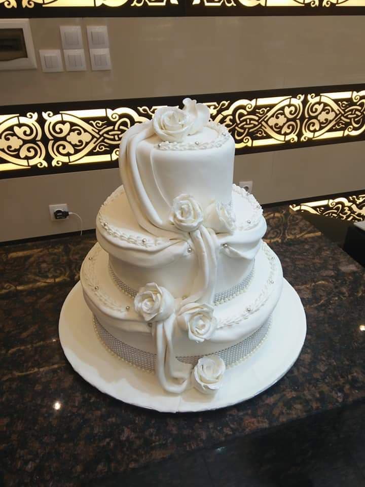 Wedding cake by Cake Point Kolkata