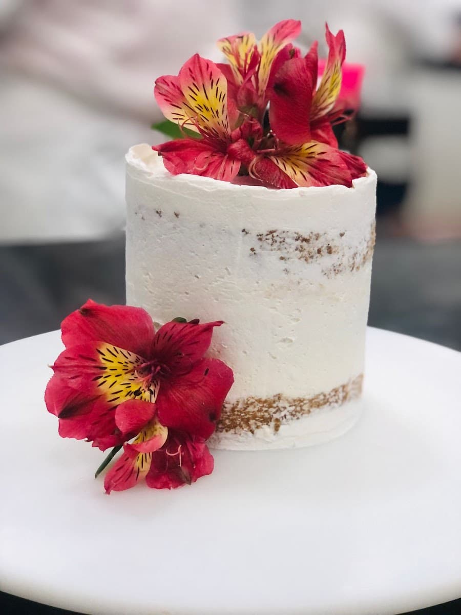 Wedding cake by Valéria Marques Ateliê - Bolos & Bentô Cakes
