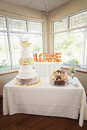 Wedding cake by Raspberries n Creme (TM)