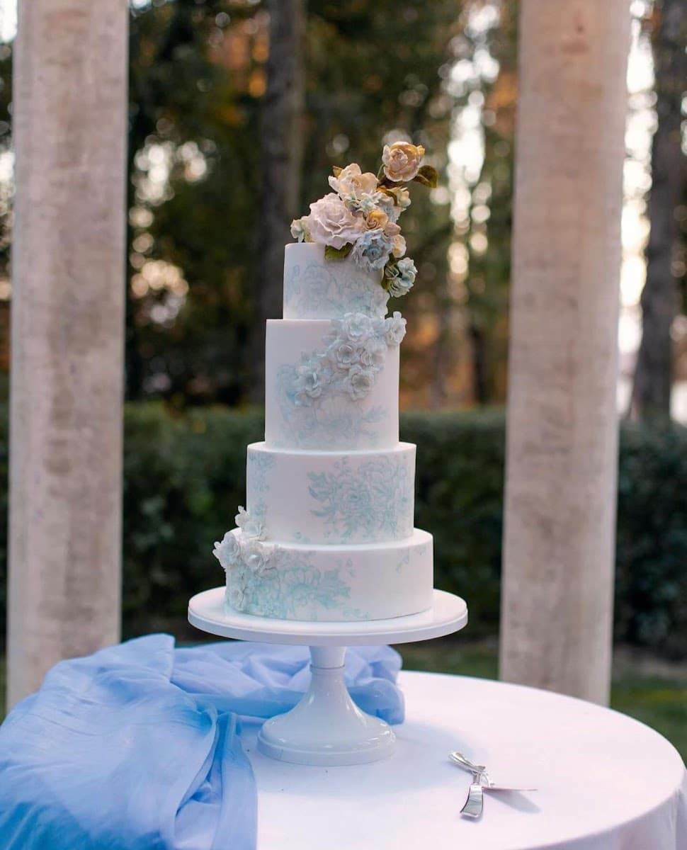 Wedding cake by Tuscan Wedding Cakes