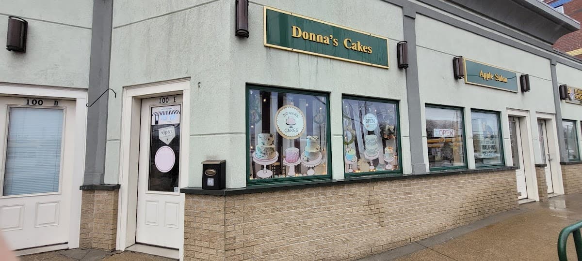 Wedding cake by Donna's Cakes