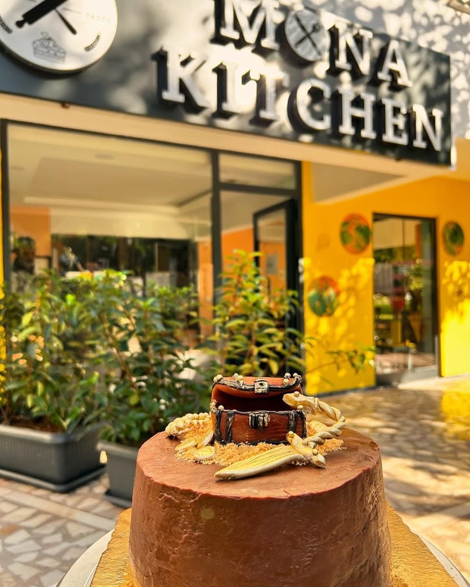 Wedding cake by MONA KITCHEN