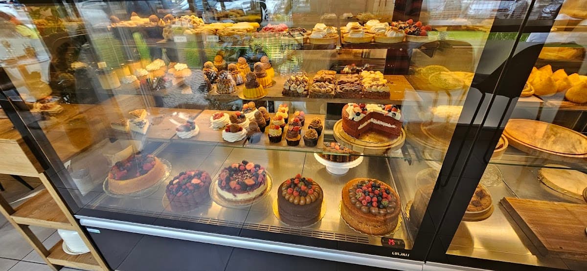 Wedding cake by Pepicon Pâtisserie