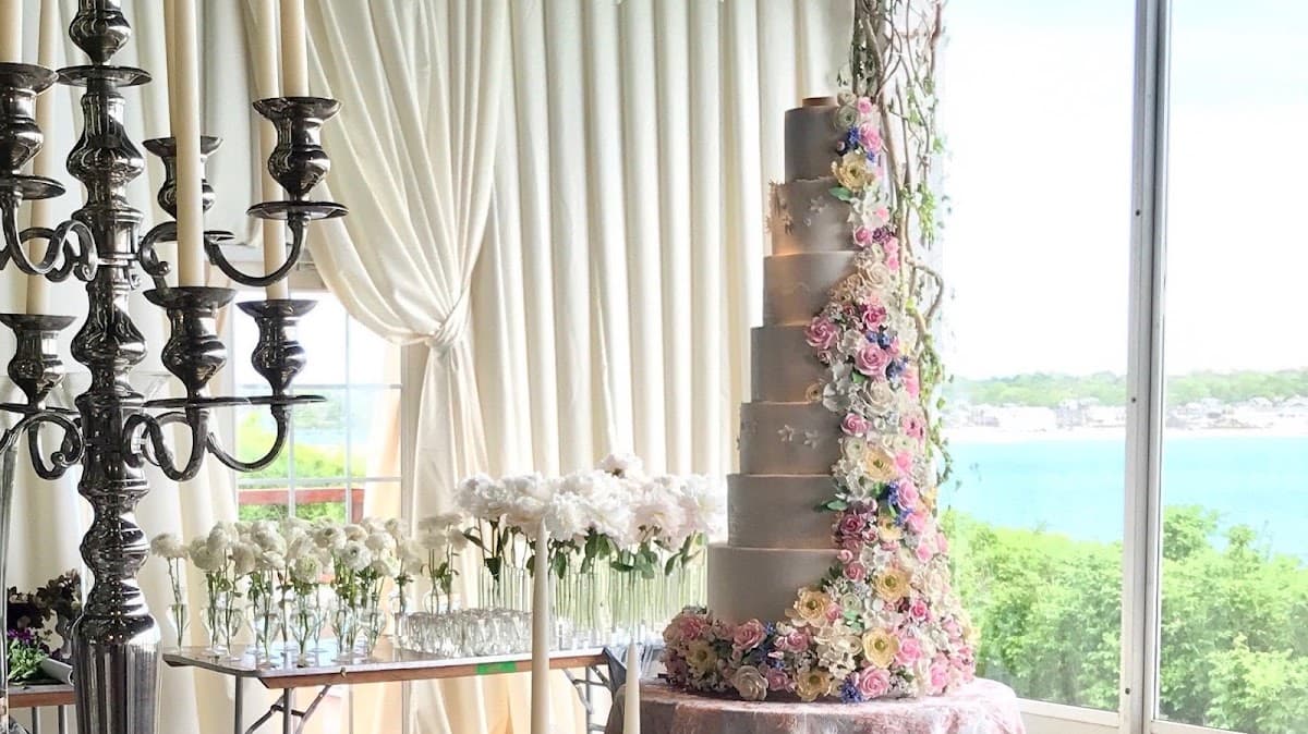 Wedding cake by CAKESBYNICKG Cake Studio
