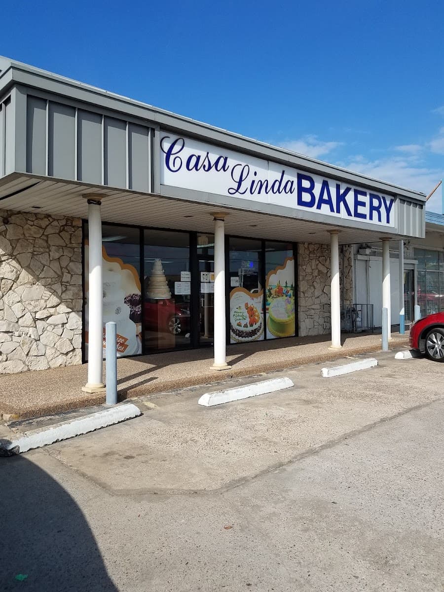 Wedding cake by Casa Linda Bakery