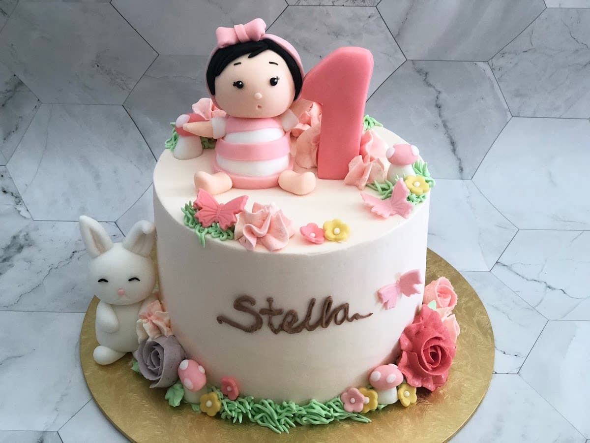 Wedding cake by Monice Bakes