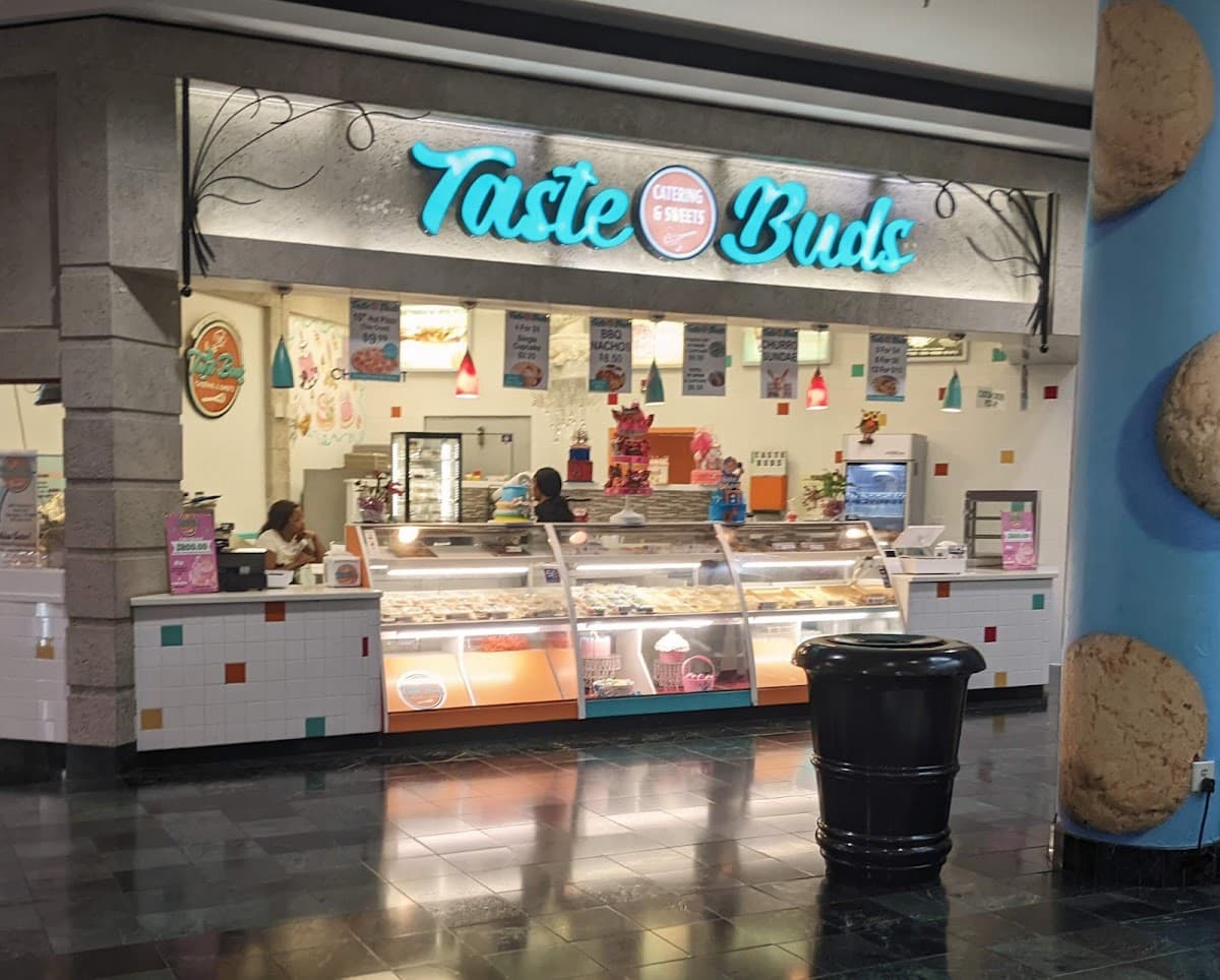 Wedding cake by Taste Buds - Catering & Sweets