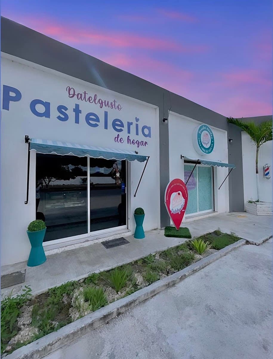 Wedding cake by Pastelería Datelgusto Cancún