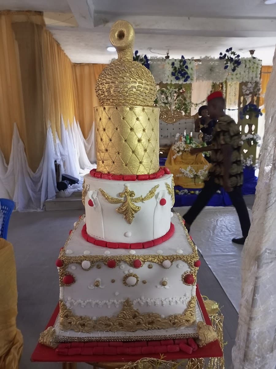 Wedding cake by @Hybrid Cake