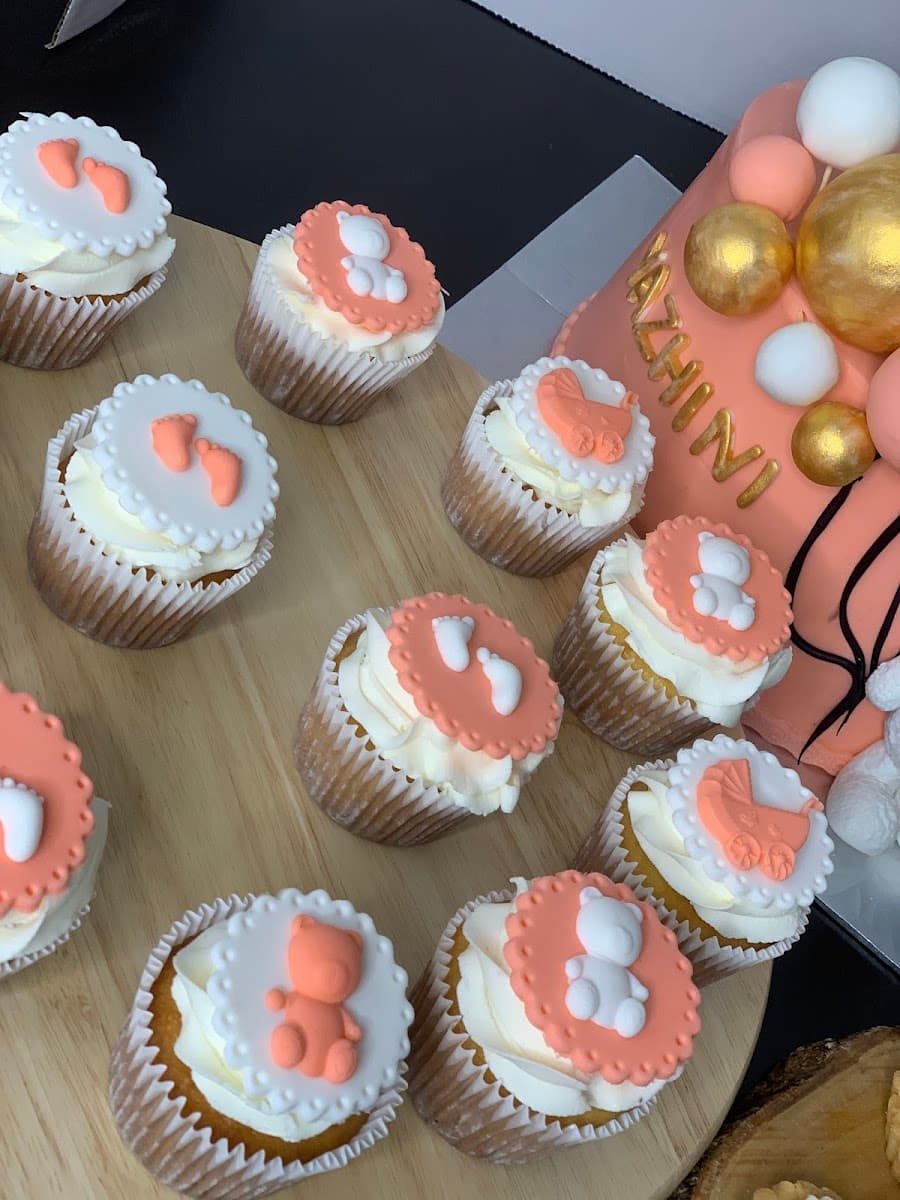 Wedding cake by Cakes and Bakes