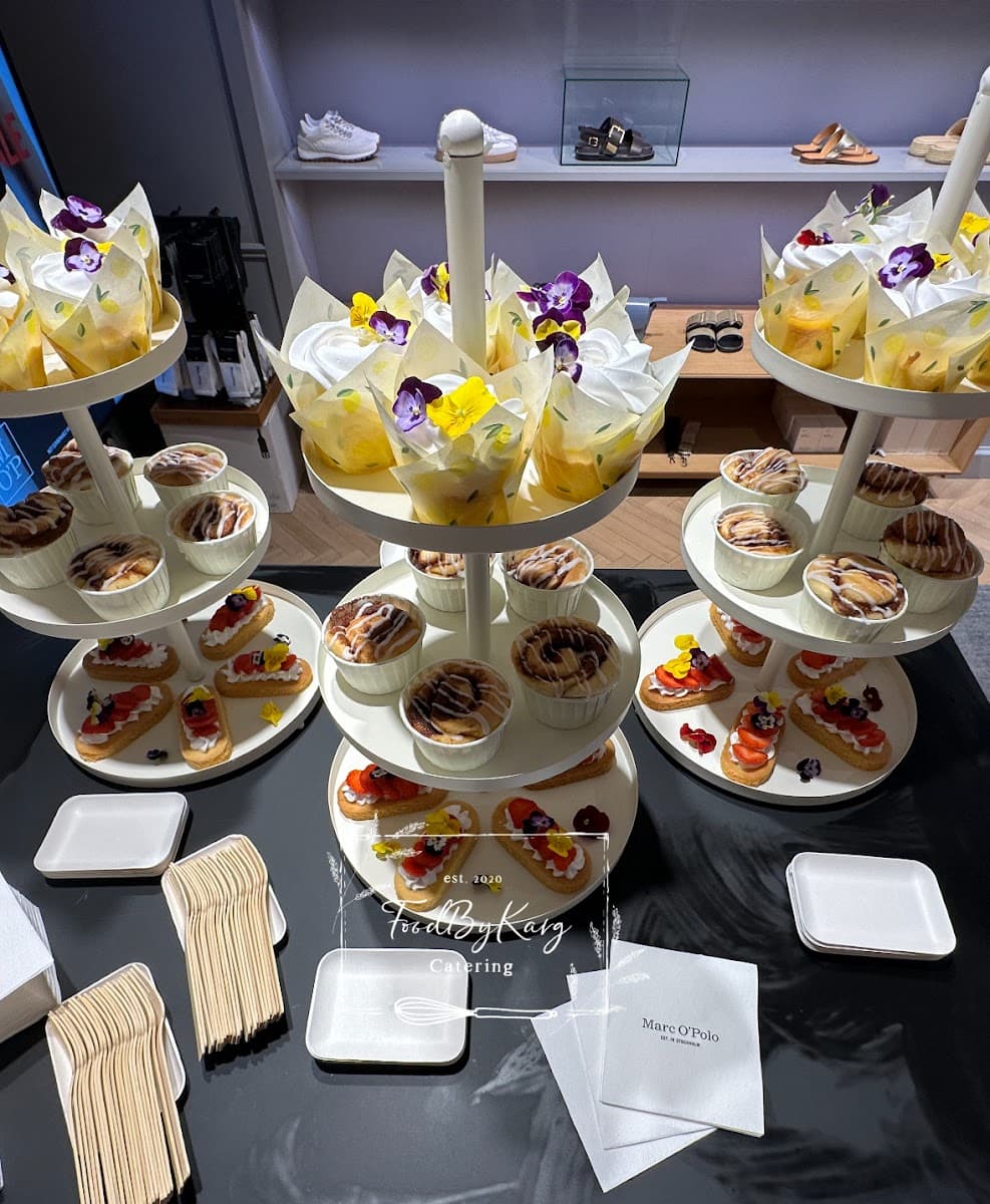 Wedding cake by FoodByKarg