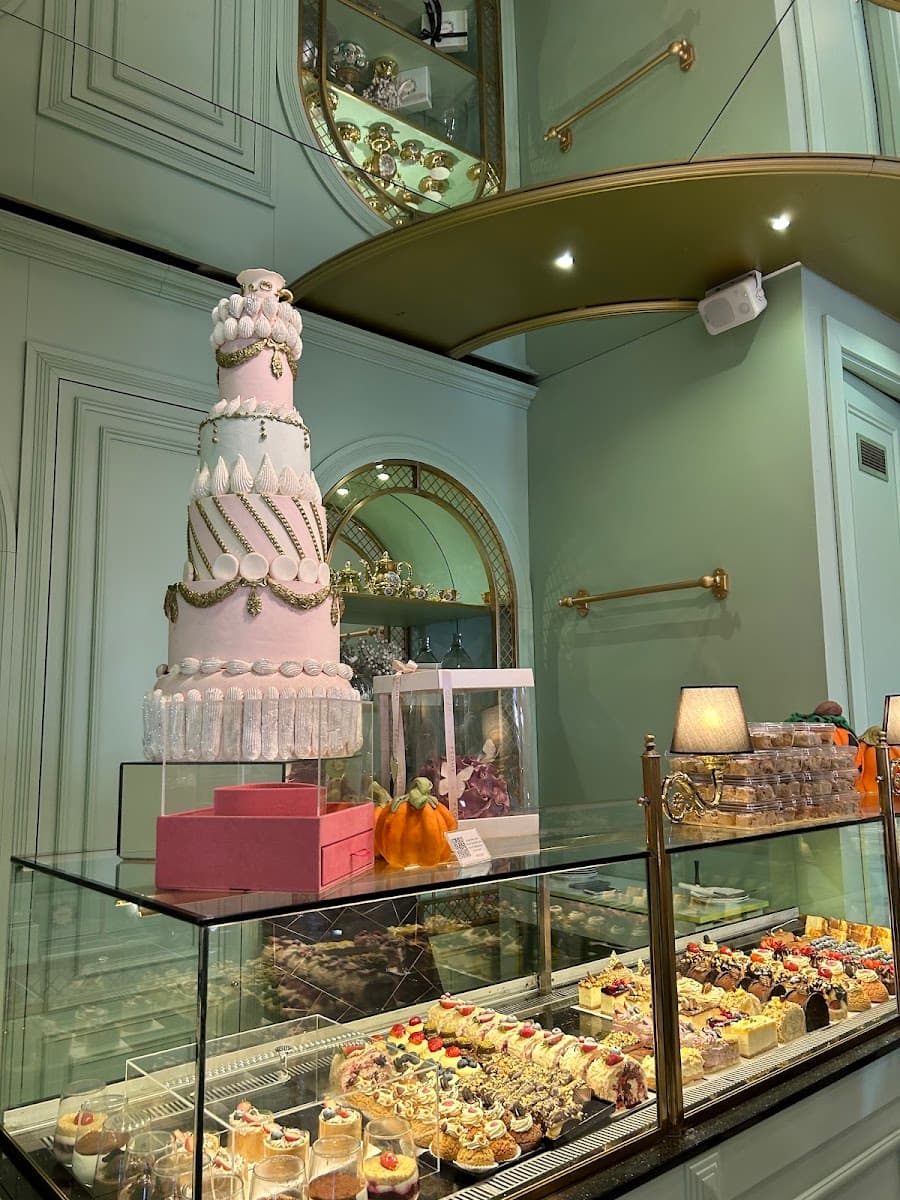 Wedding cake by Peony