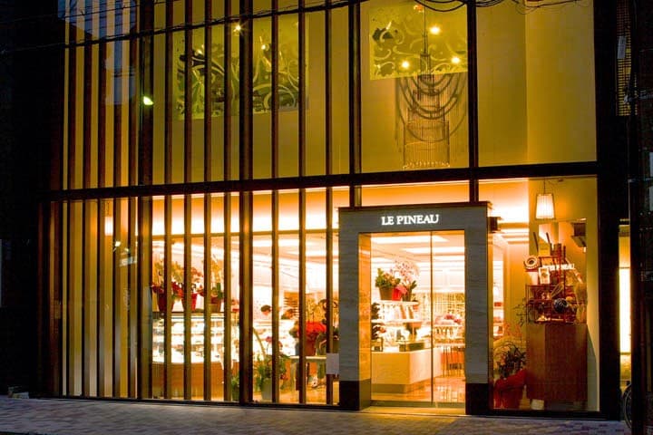 Wedding cake by Le Pineau Kitahorie Main Store
