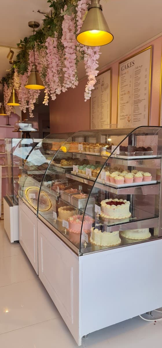 Wedding cake by FAB cakes newcastle