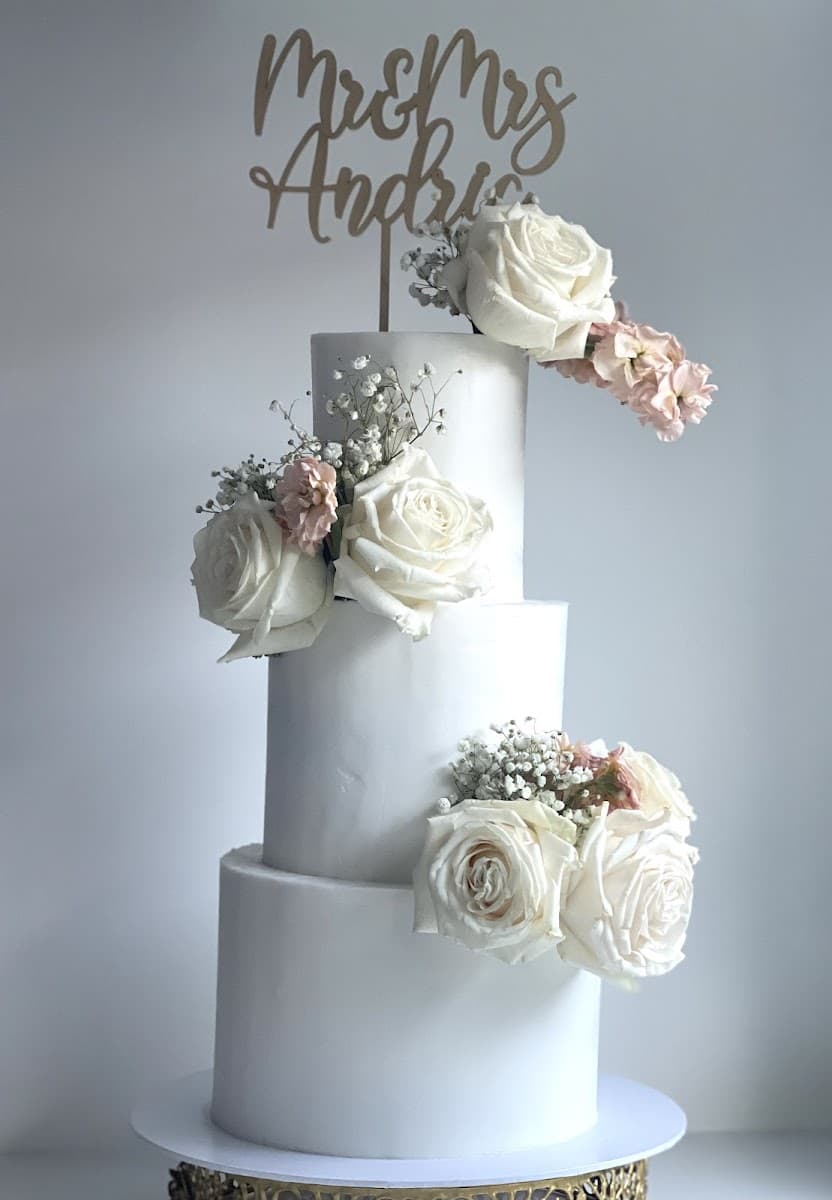 Wedding cake by Cake Stories By Dee