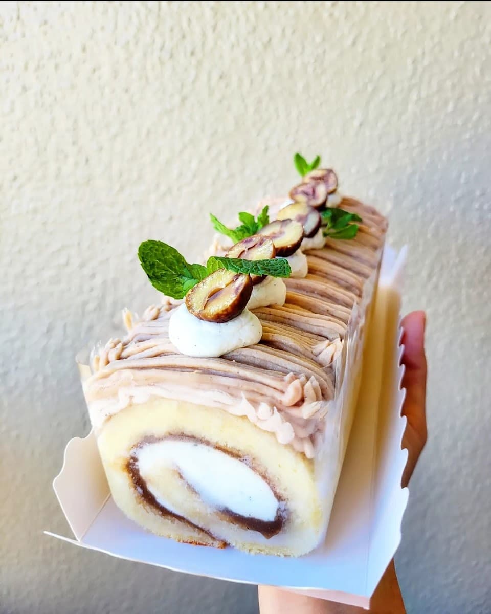 Wedding cake by Honolulu Rose Cake Shop