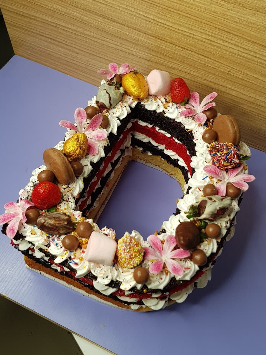Wedding cake by Exotique Cakes Ilupeju