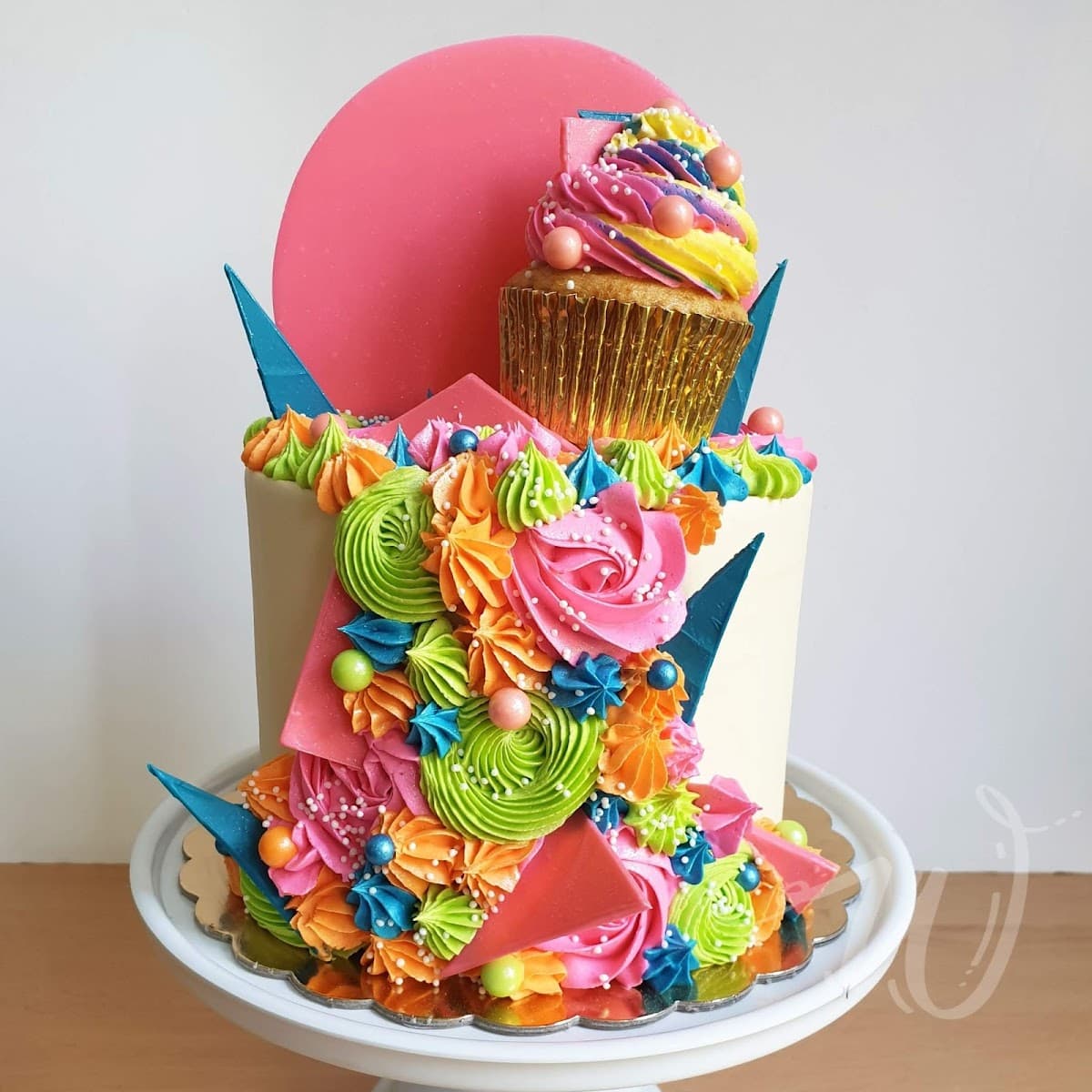 Wedding cake by Luisana Gines Cakes