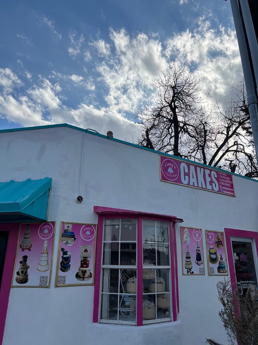 Wedding cake by LETTYS CAKES AND MORE