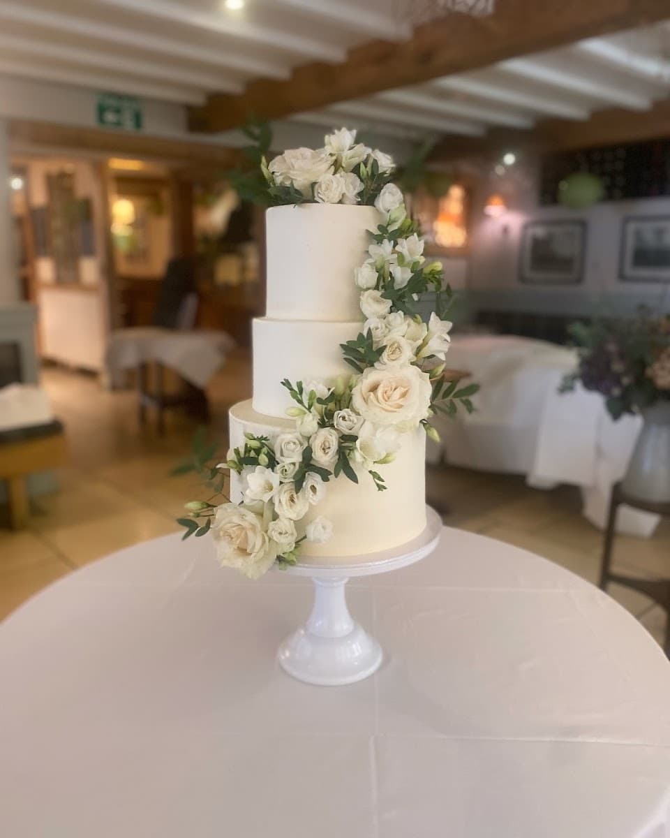 Wedding cake by The Cake Lady of Oxfordshire