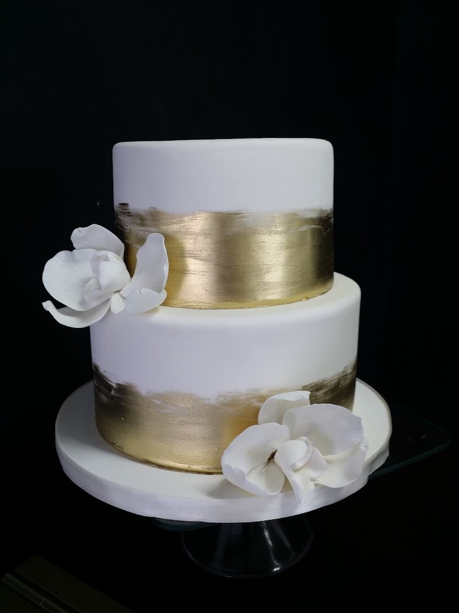 Wedding cake by Joanie & Leigh's Cakes