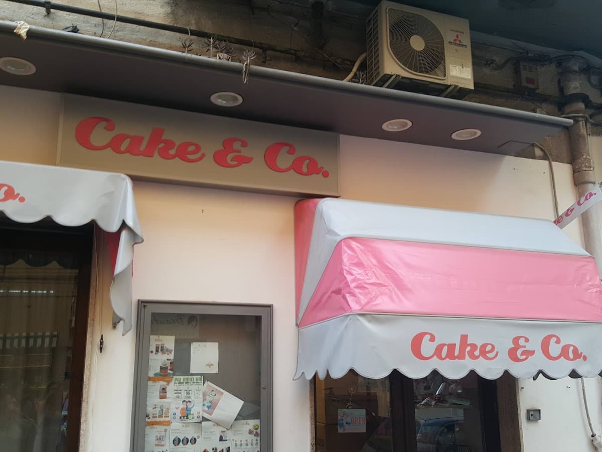 Wedding cake by CAKE and CO.