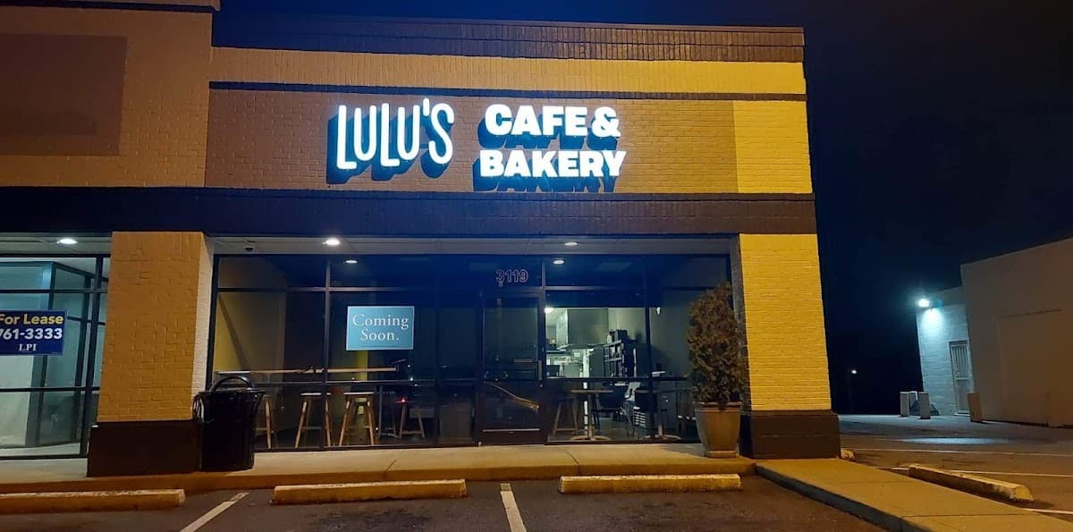 Wedding cake by LuLu's Cafe & Bakery