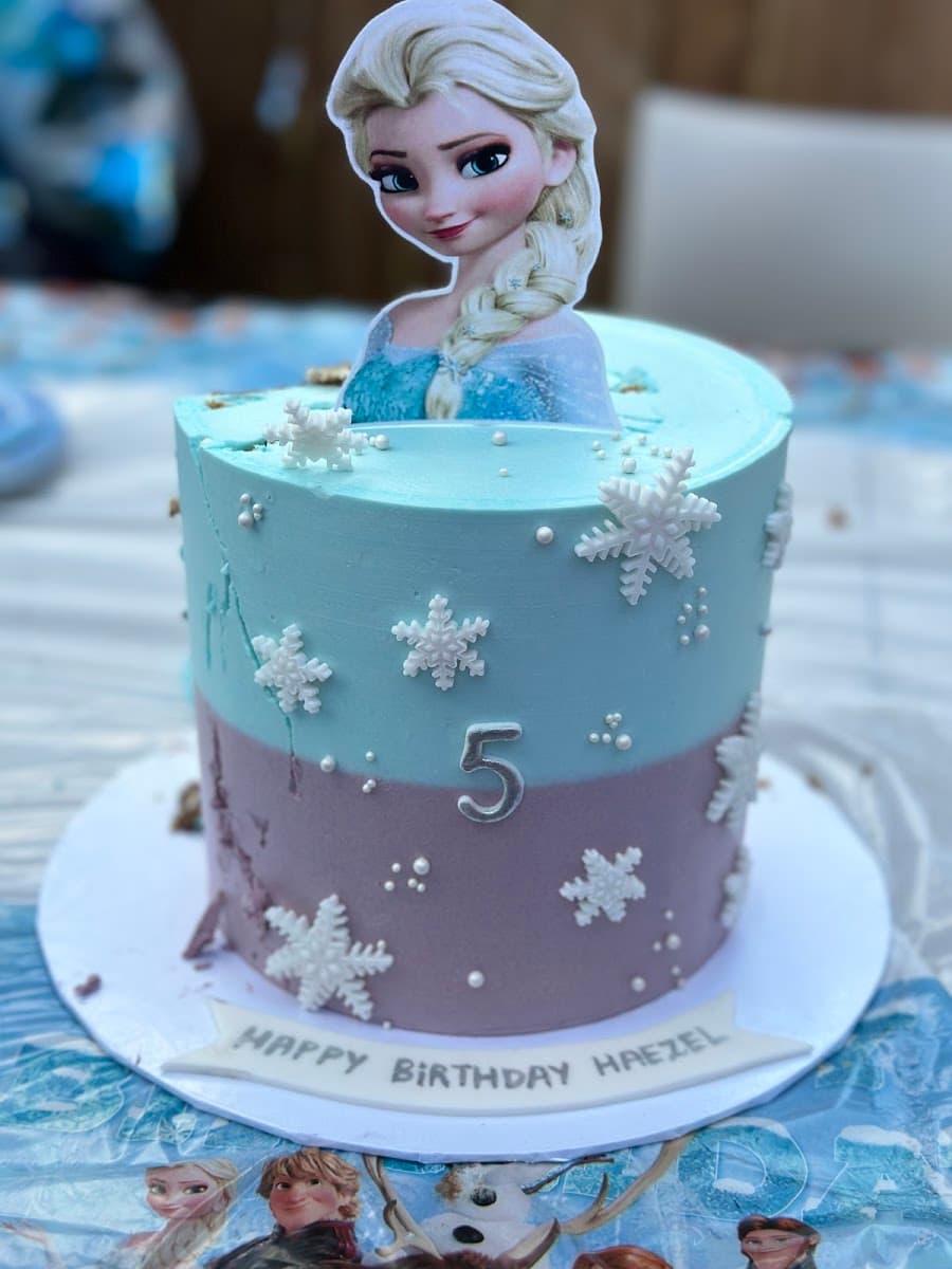 Wedding cake by The Cakesmith's Canvas