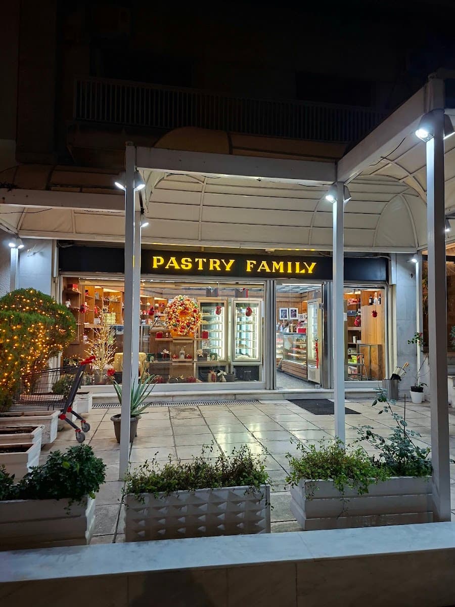 Wedding cake by PASTRY FAMILY